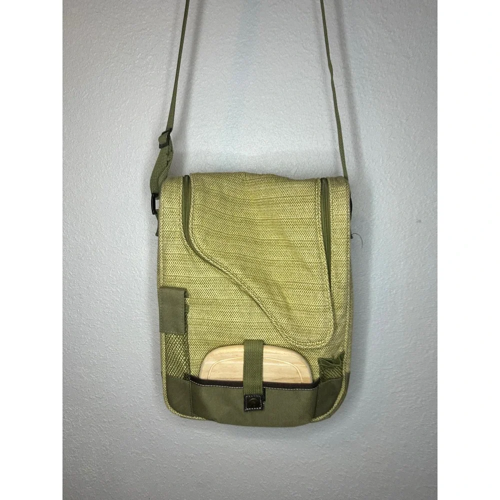 Picnic at‎ Ascot Woven Crossbody Bag with Wooden Cutting Board